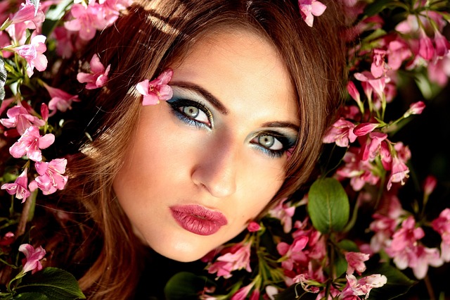 Festive Makeup Ideas for a Glam Christmas Eve Look